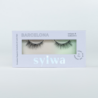 Verpackung der Sylwa-Magnetwimpern im Style 'Barcelona,' mit Cat-Eye-Design und einem ausgeprägten Schwung. Premium-Magnetwimpern für einen strahlenden Look, ideal für Alltag und Dinner-Dates, mühelos anzuwenden.